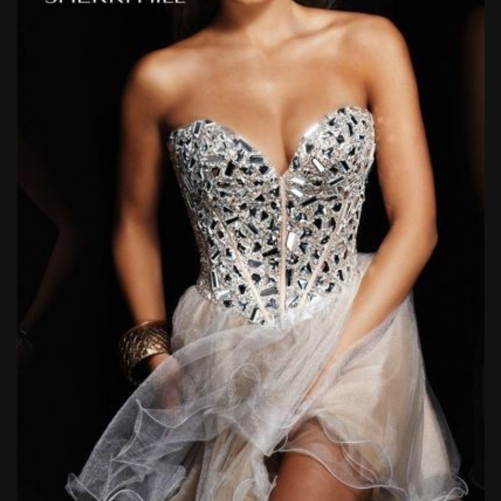 Beautiful Sherri hill prom/ pageant dress size 6